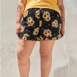 Torrid Sunflower Print Gauze High Rise Shorts size 3